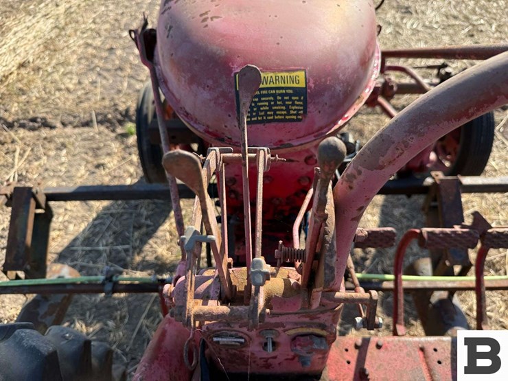 farmall-super-a-tractor-image-34