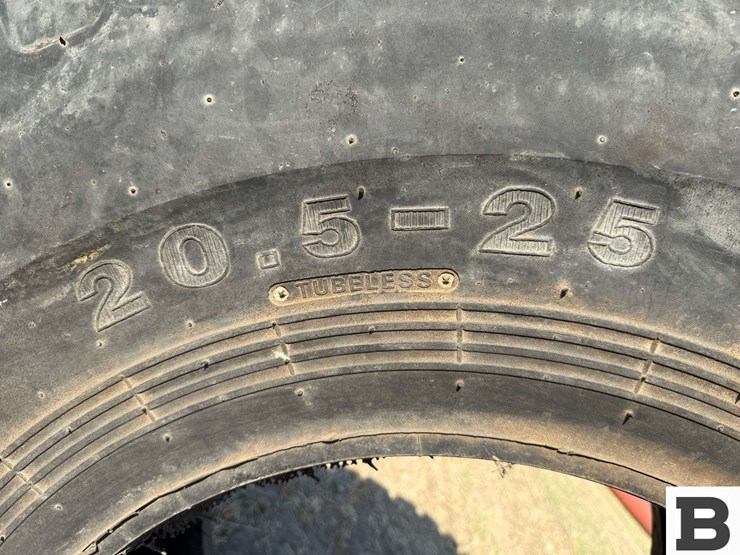 tiber-20.5-25-tire-image-6