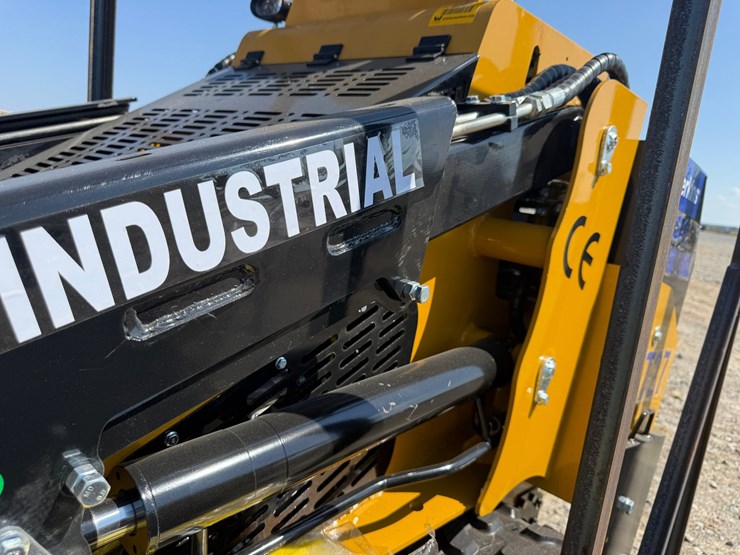 #76-•-unused-2026-cfg-kjt27-stand-on-skid-steer-loader-kjt272026m0622193-inv#4561-image-10