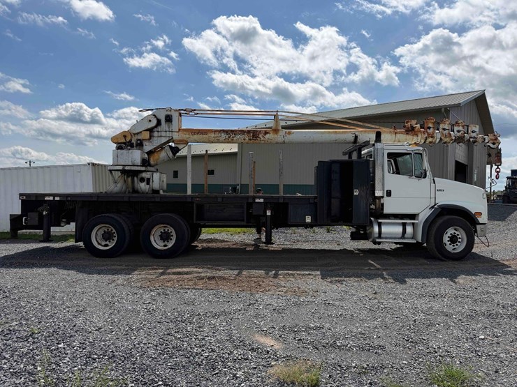 2000-freightliner-fl112-image-5