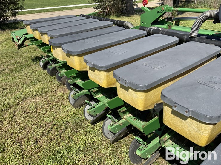 john-deere-7300-image-18