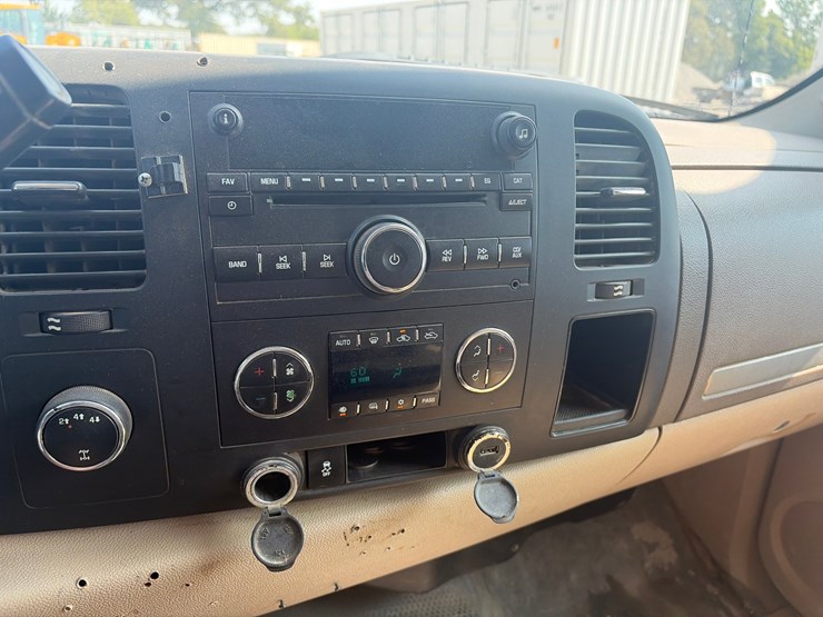 2013-gmc-sierra-3500-image-11