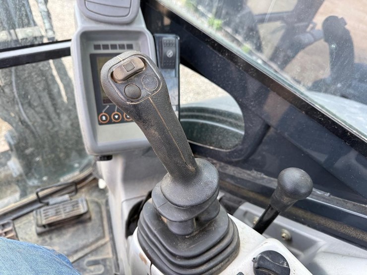 2015-deere-35g-image-22