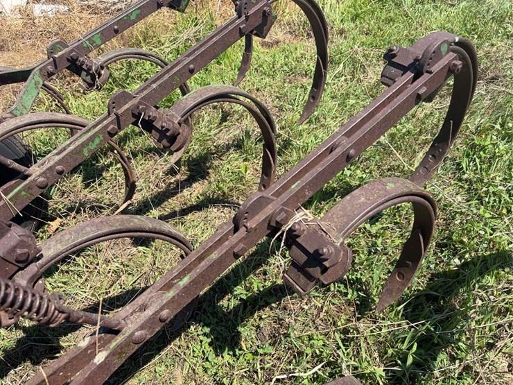 john-deere-13-shank-field-cultivator-image-21