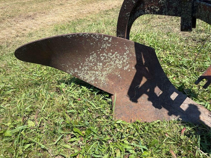 allis-chalmers-14”-one-bottom-moldboard-plow-image-9