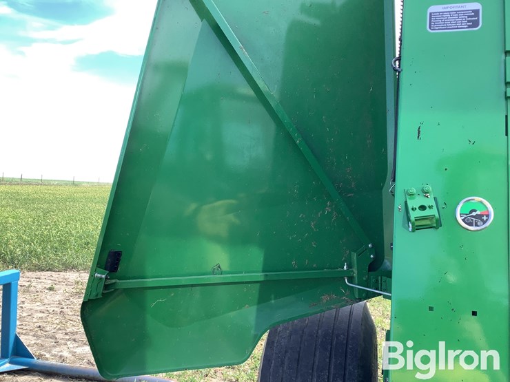 2022-john-deere-560m-image-16