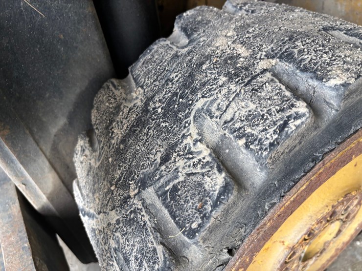 caterpillar-t50d-image-57