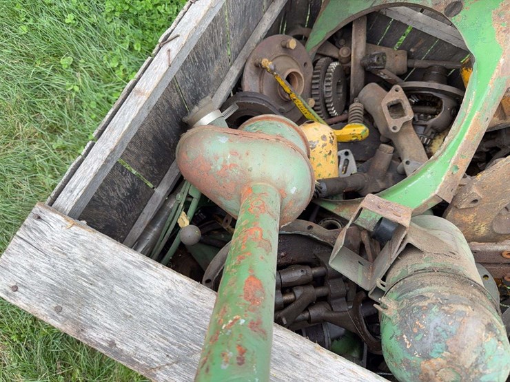 john-deere-dubuque-transmission-&-air-cleaner-parts-image-5