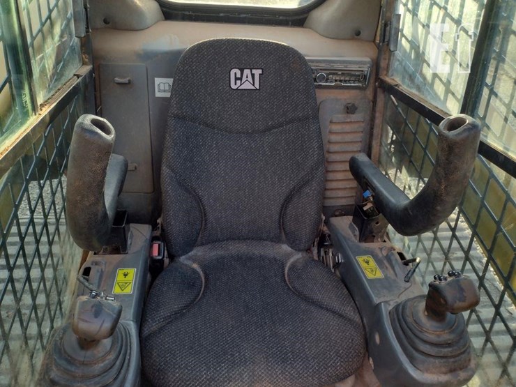 2015-caterpillar-287d-image-12