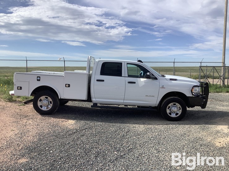 2022-dodge-3500-image-4