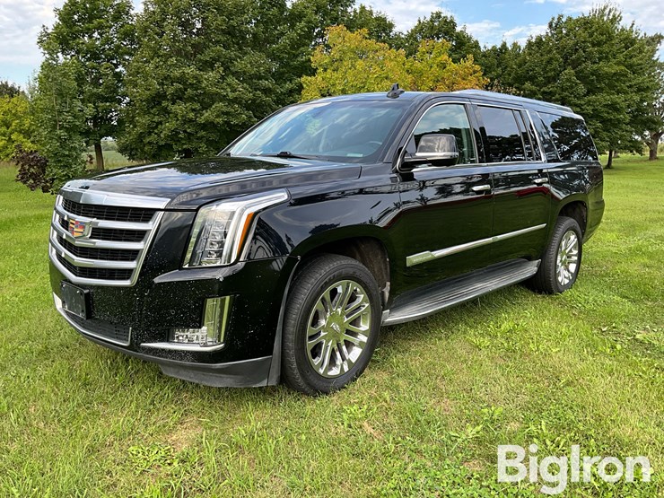 2015-cadillac-escalade-esv-image-1