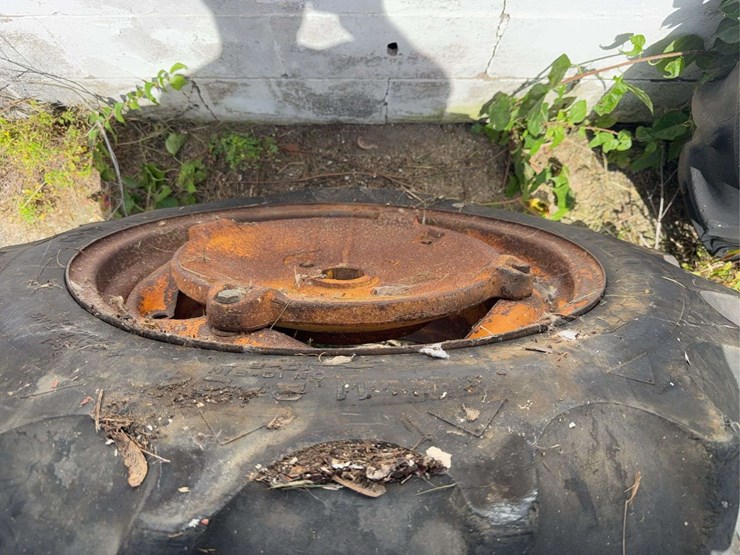 john-deere-420-utility-wheels-image-4