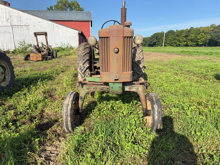 john-deere-320v-slant-steer-image-3