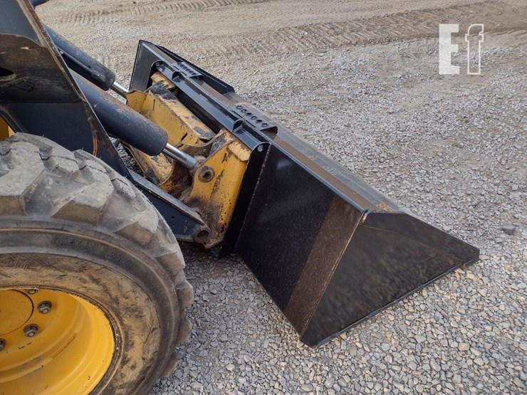 2019-deere-332g-image-17