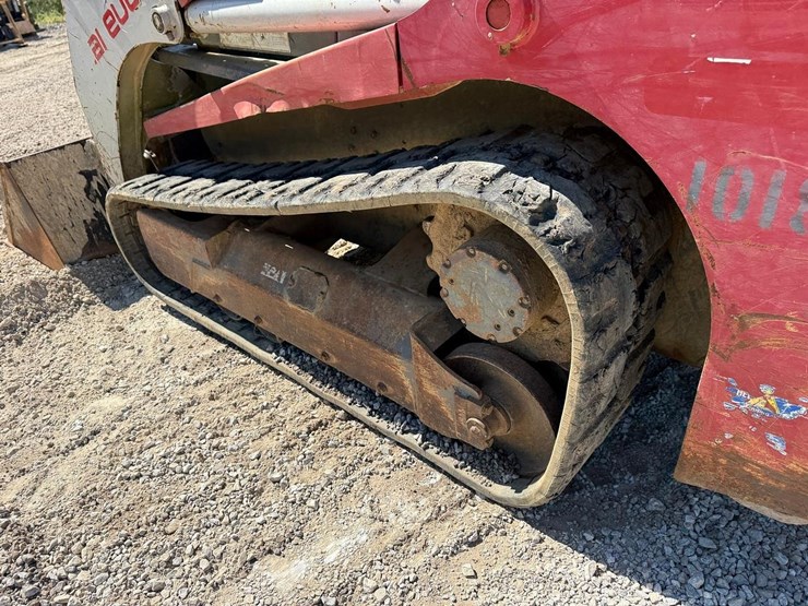 2013-takeuchi-tl230-image-17