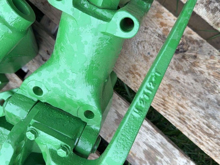 john-deere-dubuque-high-crop-brackets-image-5