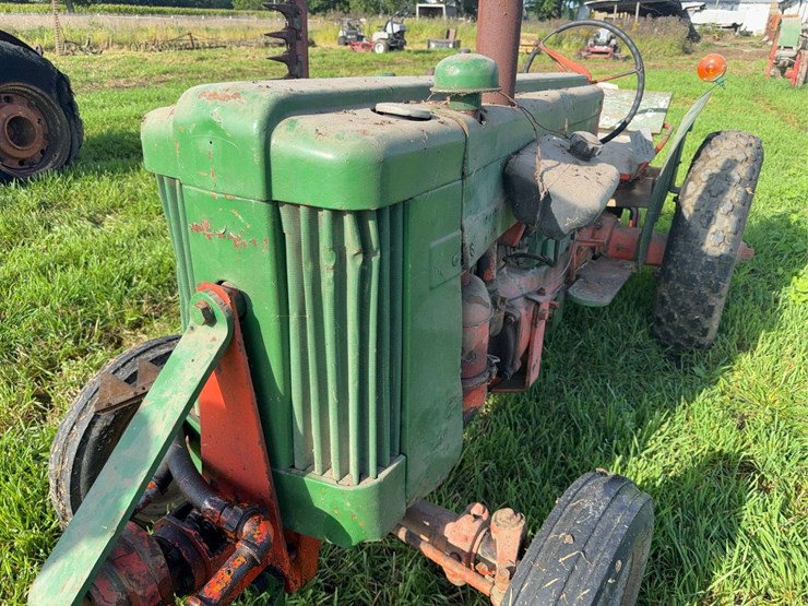 john-deere-320-image-15