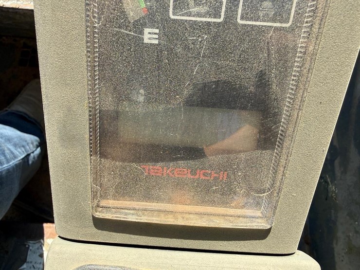 2013-takeuchi-tl230-image-24