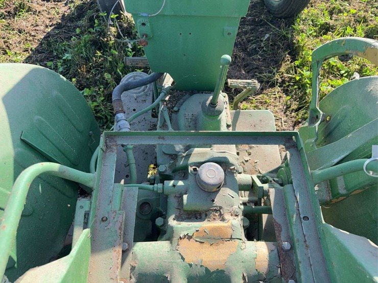 john-deere-330-image-13