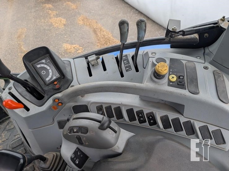 new-holland-t6070-plus-image-18