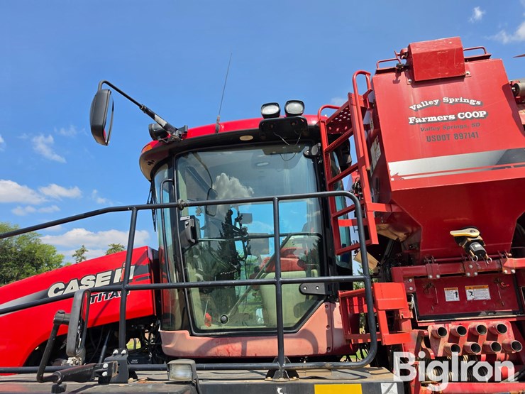 2015-case-ih-titan-4540-image-10