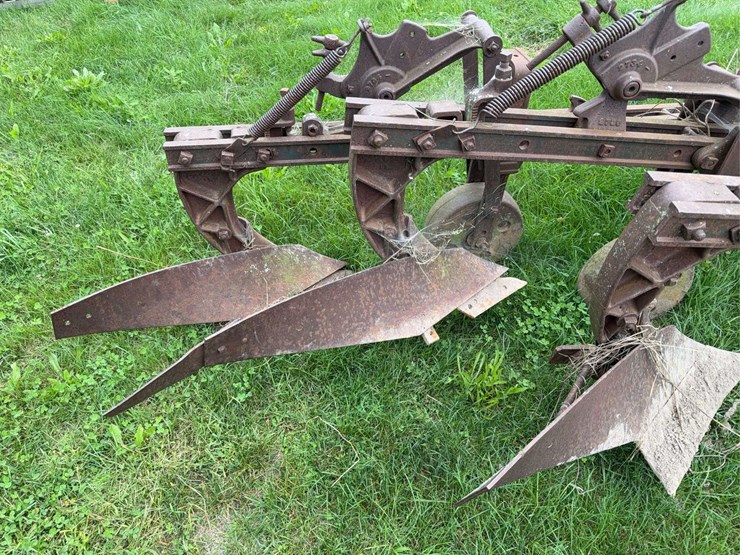 avery-3-bottom-self-lift-plow-image-6