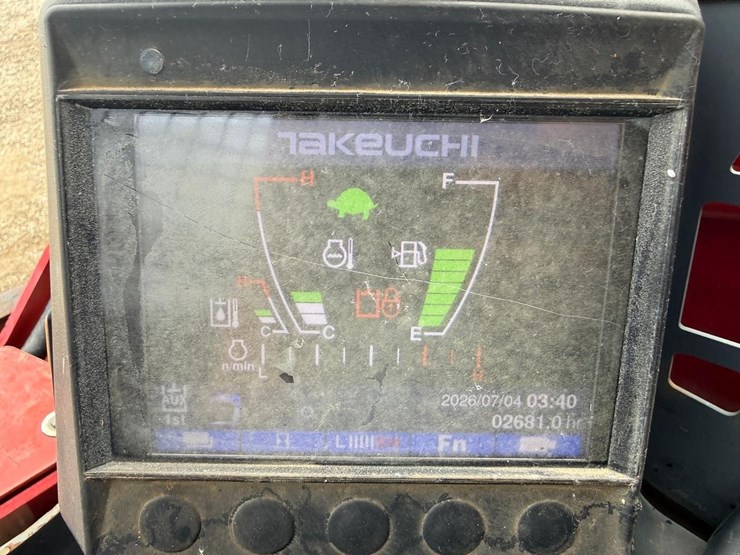 2020-takeuchi-tl8-image-21