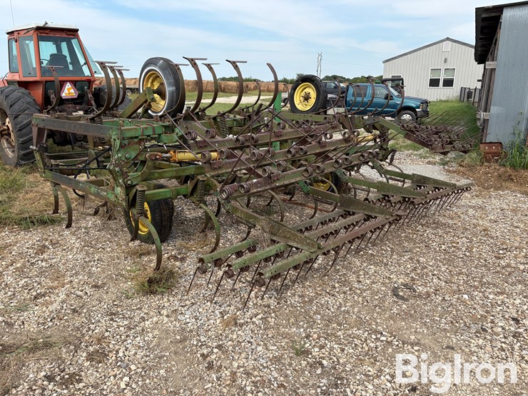 john-deere-1010-image-6