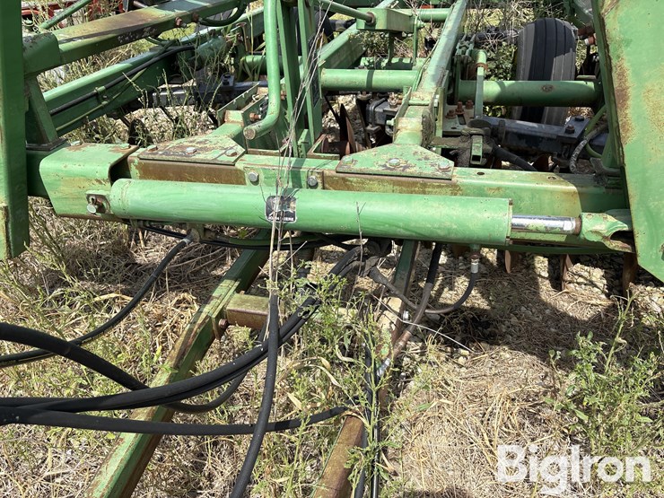 john-deere-235-image-9