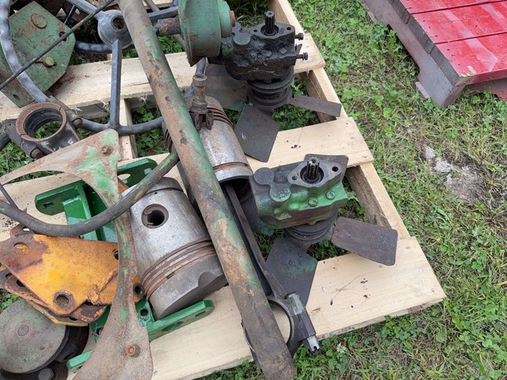 john-deere-dubuque-hitch-&-assorted-parts-image-2