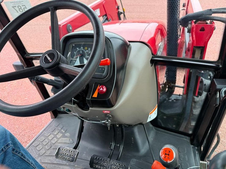 case-ih-farmall-70-image-46