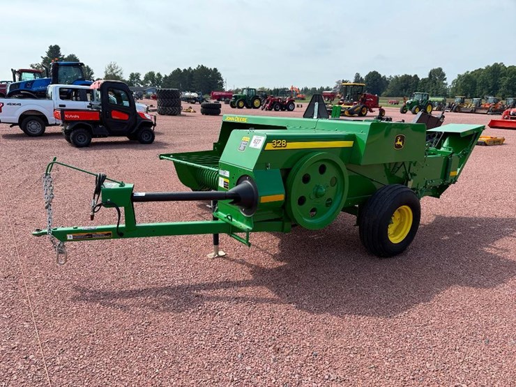 2022-john-deere-328-image-3