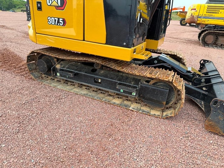caterpillar-307.5-image-13