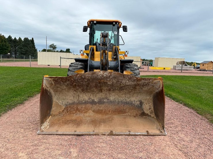 2021-deere-544p-image-2