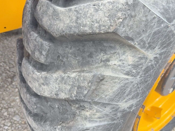 2019-jcb-540-140-image-70