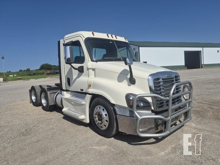 2013-freightliner-cascadia-125-image-7