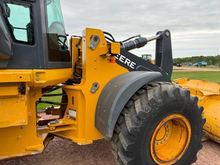 2021-deere-544p-image-38