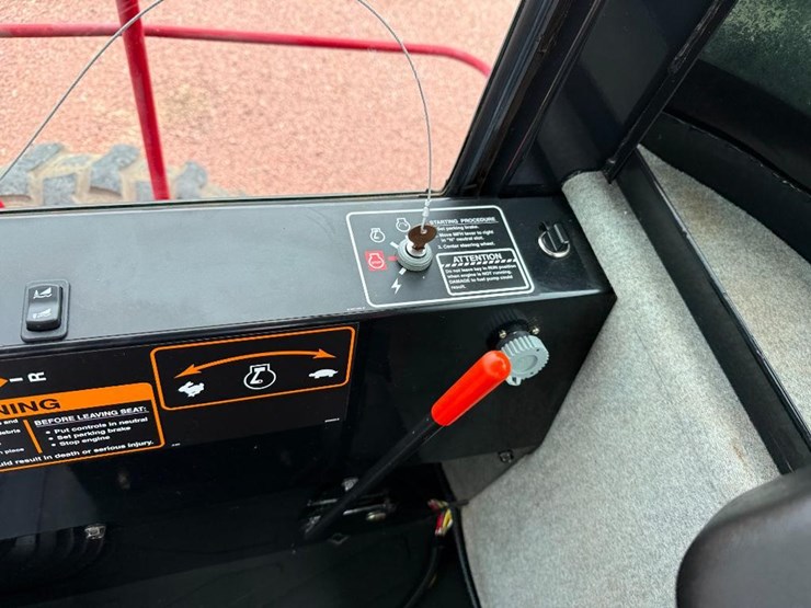 new-holland-hw305-image-57