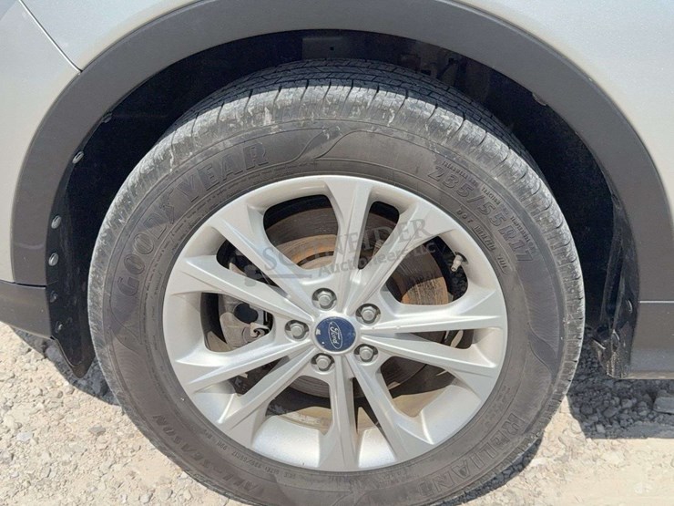 2017-ford-escape-se-image-56