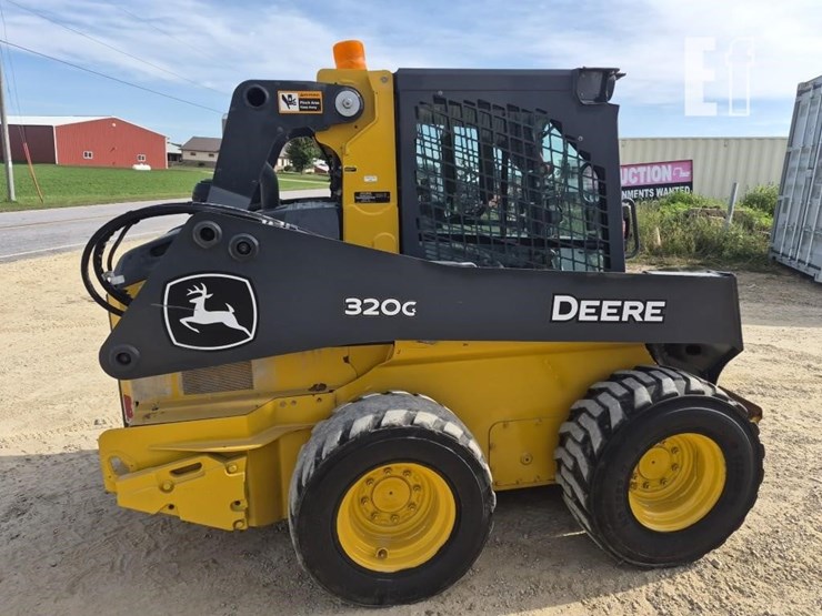 2024-deere-320g-image-7