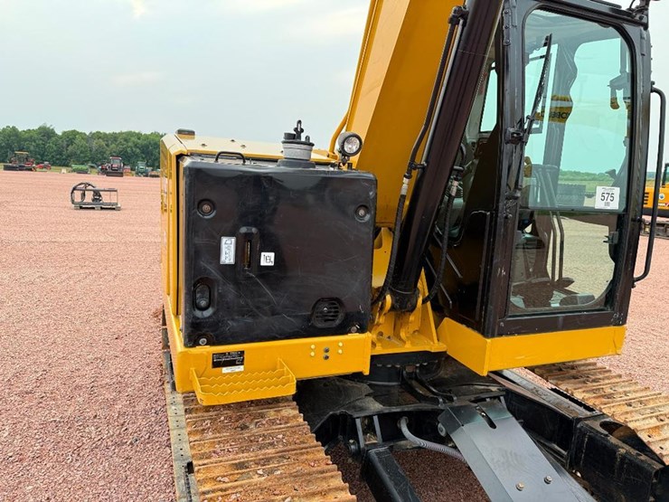 caterpillar-307.5-image-24