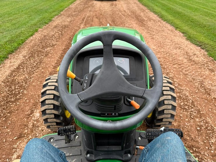 john-deere-4044m-image-38