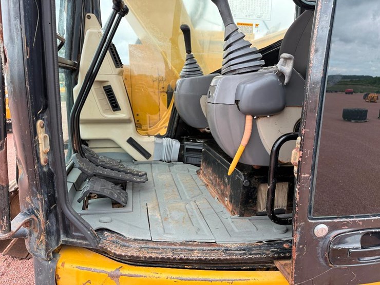 2004-caterpillar-314c-image-41