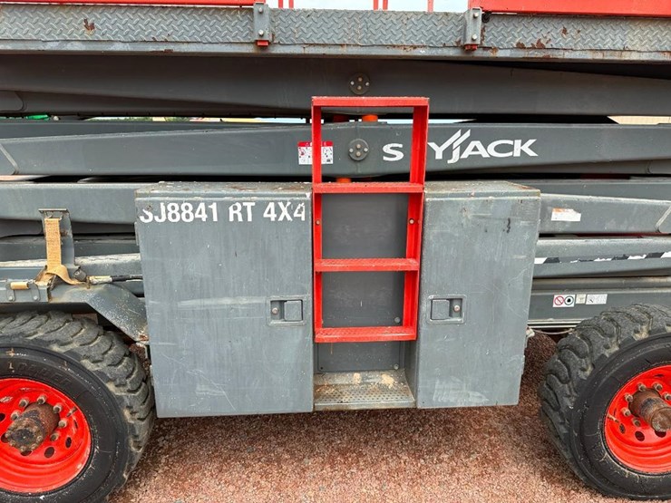 2017-skyjack-sj8841rt-image-18