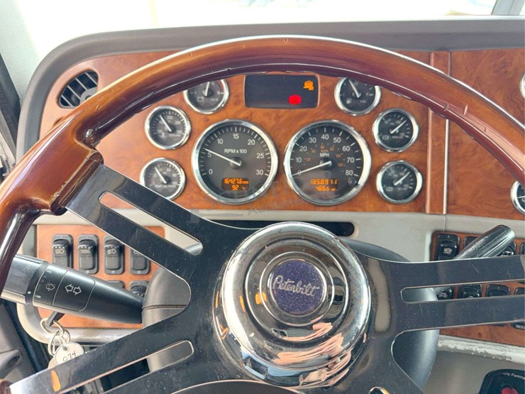 2007-peterbilt-386-image-58