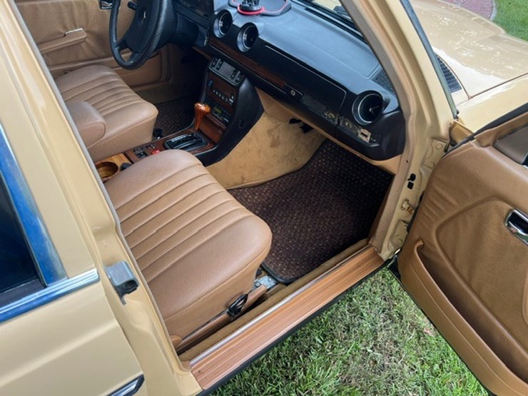 #1036-•-offered-at-no-reserve-|-1985-mercedes-benz-300td-image-11
