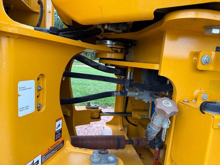 2021-deere-544p-image-26