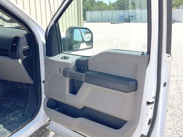 2017-ford-f150-image-35