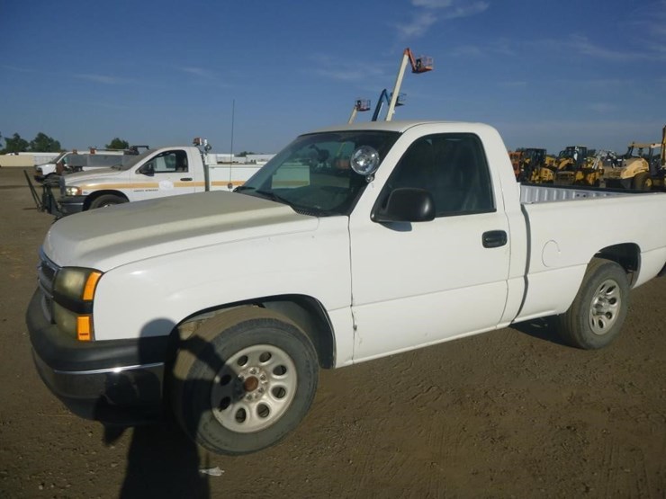 2006-chevrolet-silverado-1500-image-2