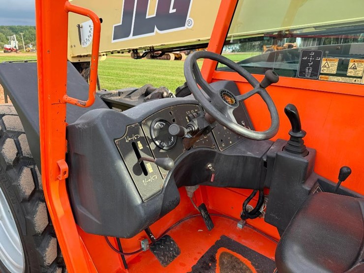 2014-jlg-g6-42a-image-35